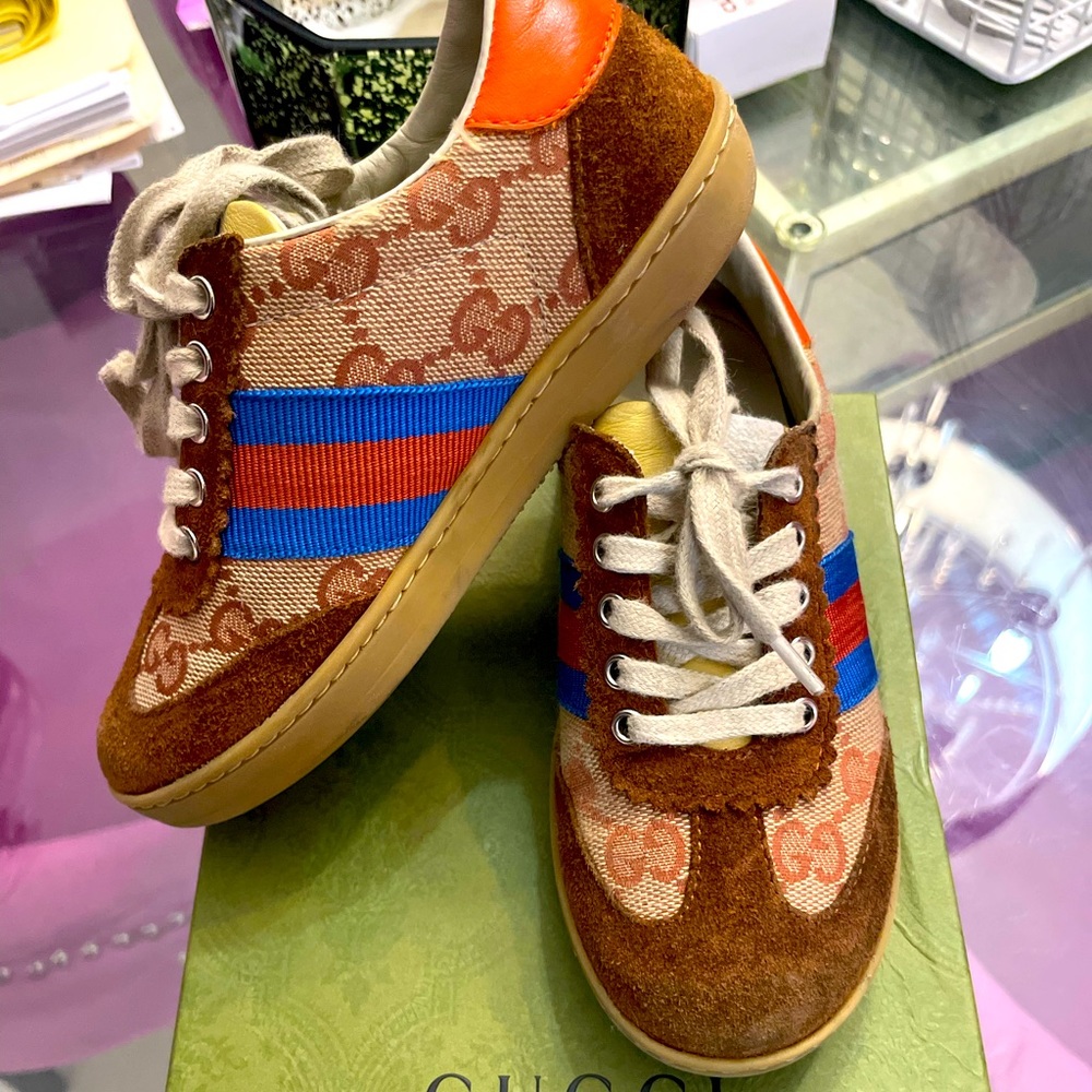 Gucci shoes for girls ( used) good condition